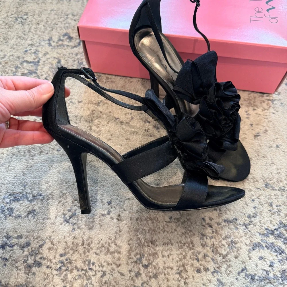 Touch of Nina Black Luster Satin Ruffle Rosette Stiletto Heels 8.5 M